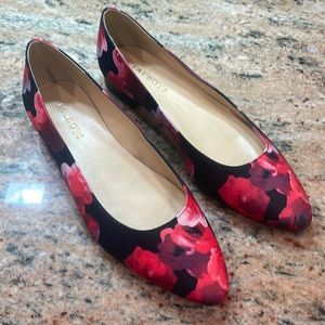 Women’s Talbots Red Roses Flats Fabric Shoes Size 7.5 Perfect for the holidays